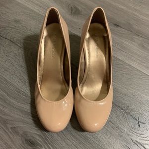 BGBG nude wedges in 7